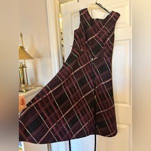 NWOT Tommy Hilfiger dress. A line. Hits at knee.